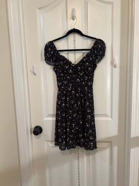 Heart & Heels Black Daisy Dress (M)